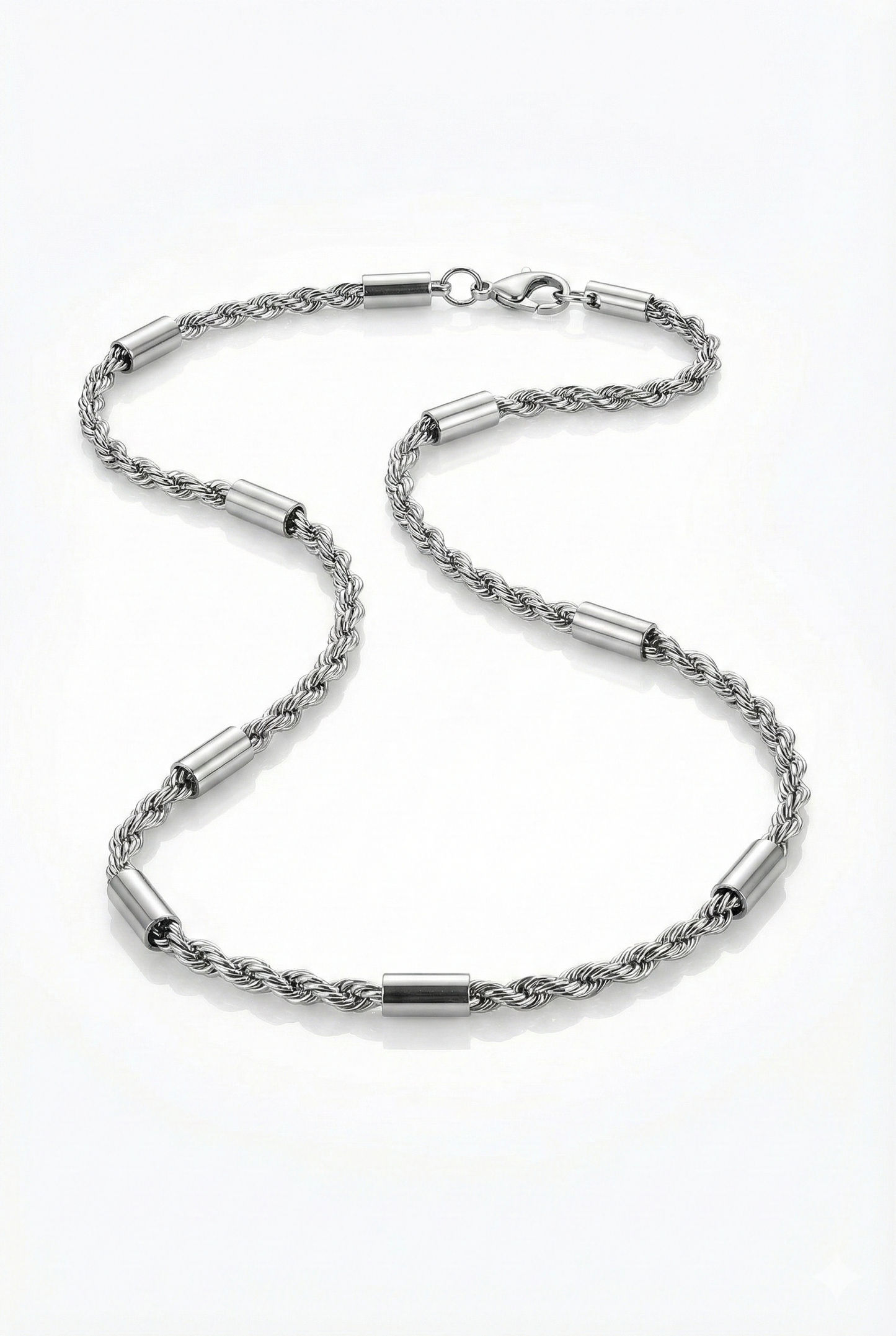 Collier chaîne torsadée pour homme, argenté, avec détails tubes cylindriques en acier inoxydable 60cm