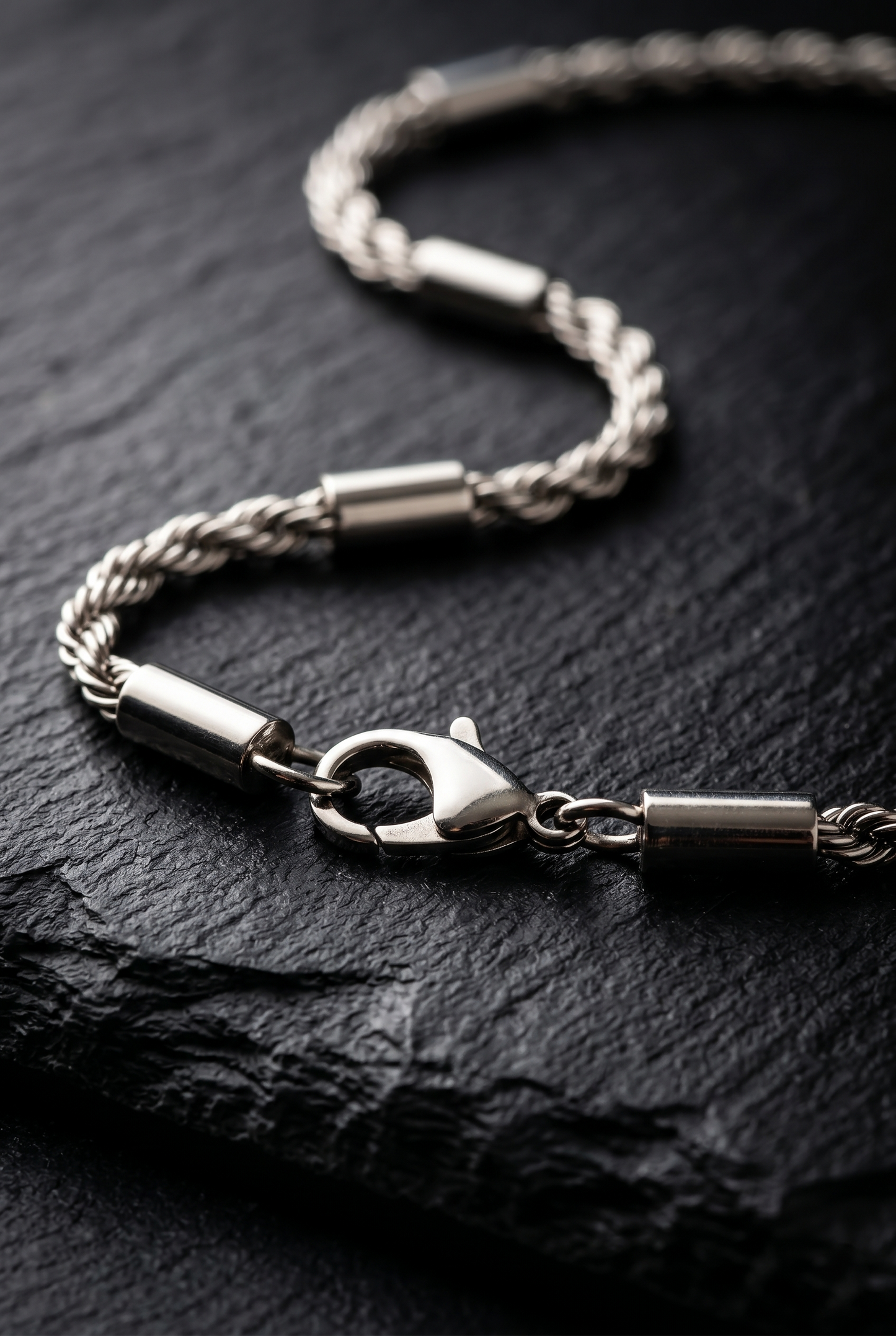 Collier chaîne torsadée pour homme, argenté, avec détails tubes cylindriques en acier inoxydable 60cm