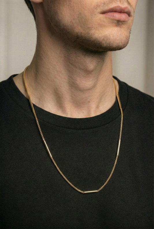 Collier chaîne dorée homme maille vénitienne ronde et détails tubes cylindriq