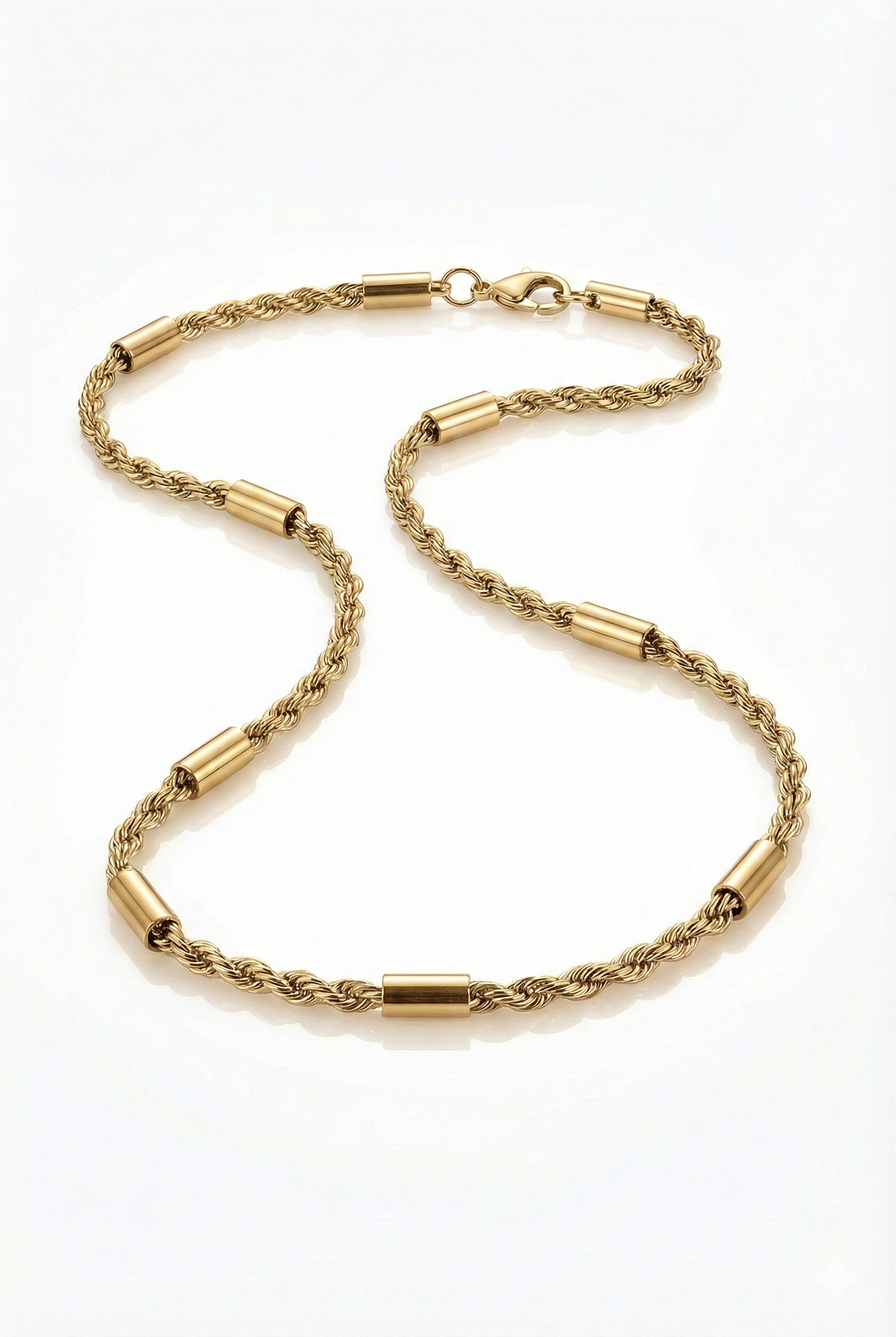 Collier chaîne homme Torsadée doré avec détails tubes cylindriq en acier inoxydable 60cm